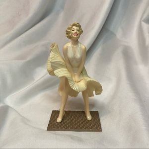Marilyn Monroe Hallmark 1998 Vintage Oranment / Figurine Collectable